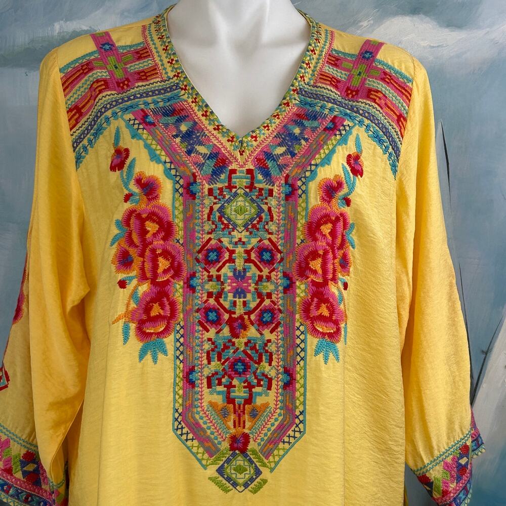 Calessa Tunic Women's V-Neck 3/4 Sleeve Yellow Embroidered Top Tunic Size 1X - Picture 3 of 7